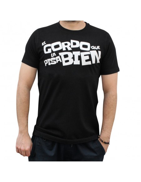 Camiseta KASE.O "EL GORDO QUE LA PISA BIEN" NEGRA
